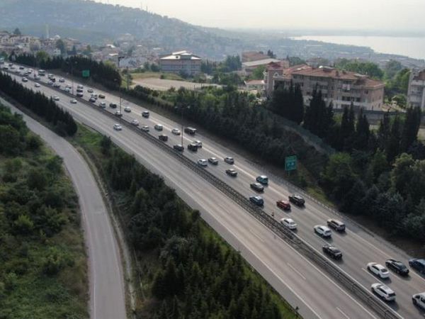 Bayram Tatili İçin Tatile Çıkanlar TEM'de Yoğunluk Oluşmasına Neden Oldu