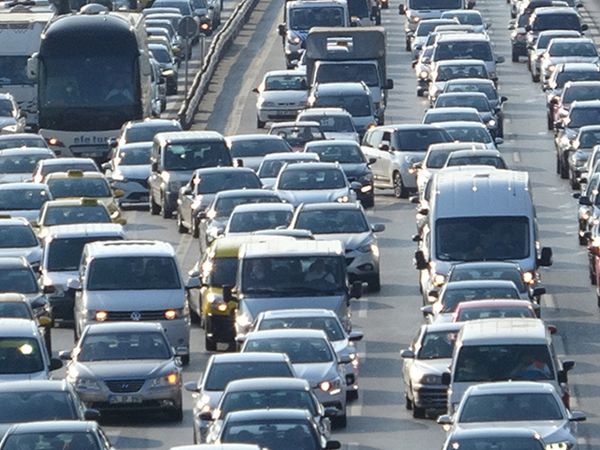 Bayram Tatilinin Bitmesiyle İstanbul'da Trafik Yoğunluğu Başladı! O Anlar Havadan Görüntülendi