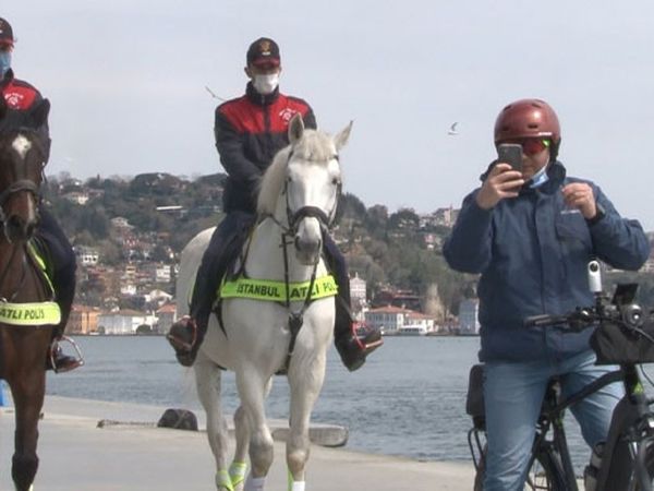 Bebek'te Atlı Polislerin Koronavirüs Denetimi Havadan Görüntülendi