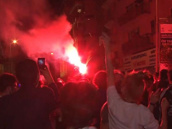 Beşiktaş Şampiyonluk Coşkusunu Çarşı'da Kutladı