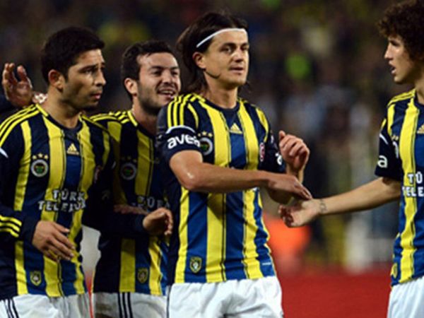 Beşiktaş'ın ve Fenerbahçe'nin Eski Futbolcusu Sezer Öztürk Trafikte Dehşet Saçtı!