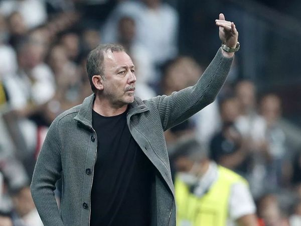 Beşiktaş'ta Sergen Yalçın Borussia Dortmund'a Karşı Oynanan Oyundan Memnun!