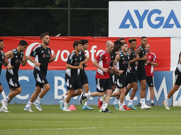 Beşiktaş'ta yeni sezonun hazırlıkları Nevzat Demir Tesisleri'nde başladı.