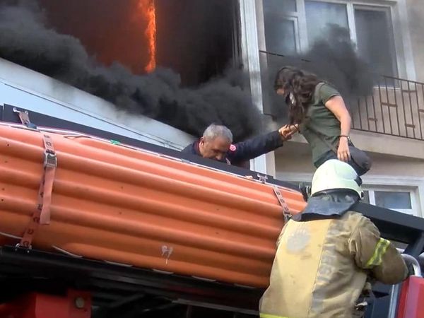 Beyoğlu'nda Yangın Meydana Geldi