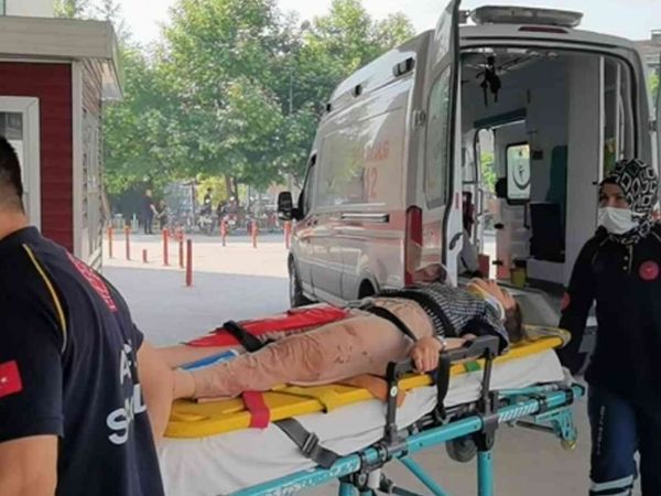 Bilecik'te feci trafik kazası! Öğrencileri taşıyan minibüs kamyona çarptı