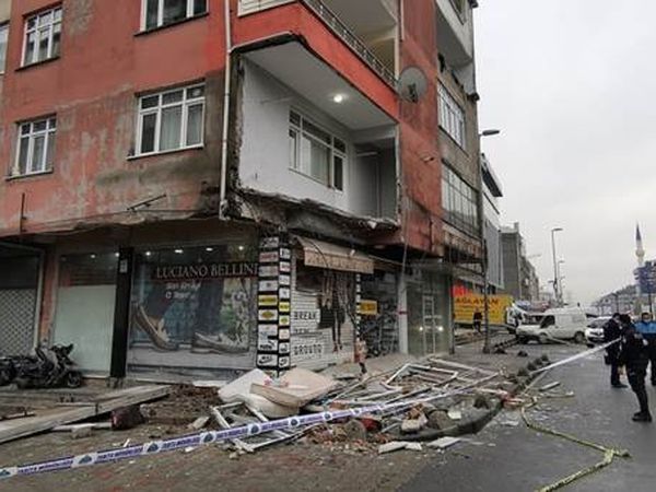 Sultangazi'de Bina Çöktü!