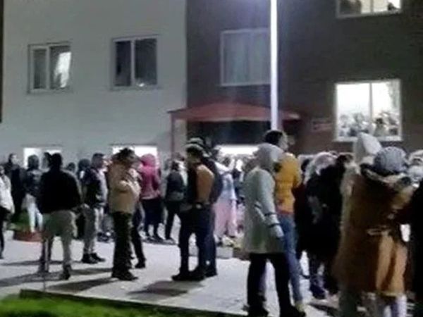 Bingöl'de Kız Öğrenci Yurduna Erkek Girdi! Öğrenciler Yurt Önünde Eylem Yaptı