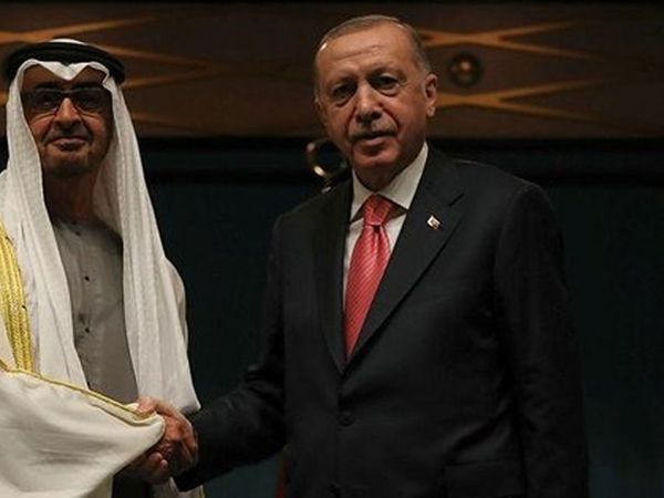 Birleşik Arap Emirlikleri Başkan Erdoğan'ı Bekliyor: Dubai'deki Burj Khalifa Gökdelenine Türk Bayrağı Yansıtıldı!