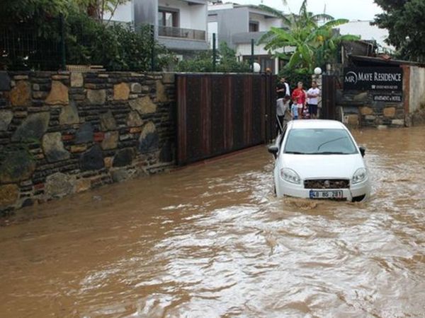 Bodrum'da Evleri Su Bastı