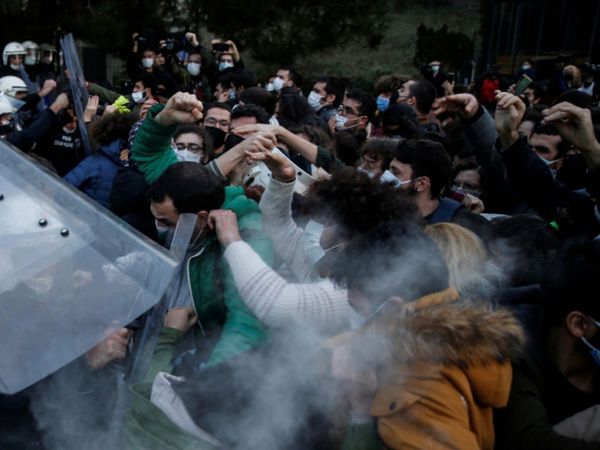 Boğaziçi Üniversitesi'nde Yeni Rektör Naci İnci'ye Sert Protesto!