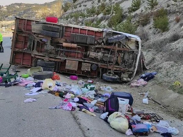 Burdur'da Feci Kaza! Anne Öldü, 2 Çocuğu ve Eşi Yaralı