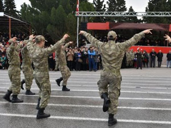Burdur'da Komandolardan Harmandalı Gösterisi