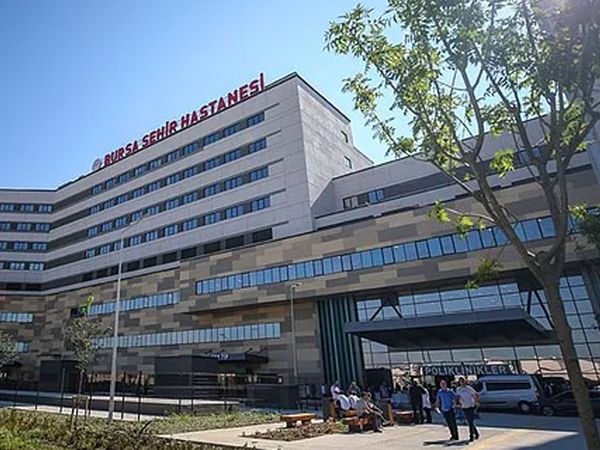 Bursa Şehir Hastanesi'nin Önünde Fenalaşan Kadına Müdahale Edilmedi