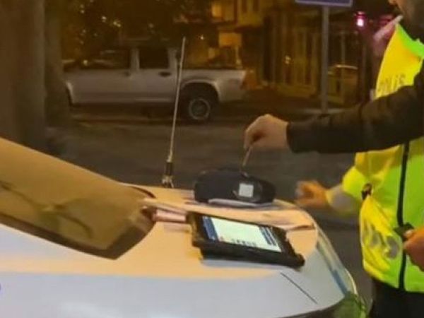 Bursa'da Alkollü Sürücü Alkolmetre Cihazını Pos Cihazı Zannetti