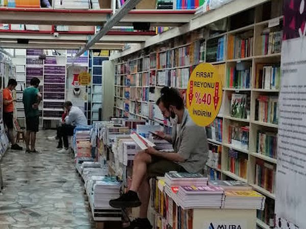 Bursa'da Bir Kitapçıya Bırakılan Not Polisi Harekete Geçirdi