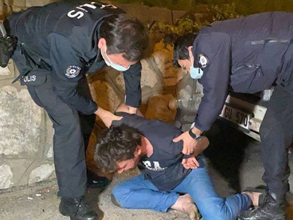 Bursa’da Boş Yolda Kaza Yapan Sürücü Polislere Direndi