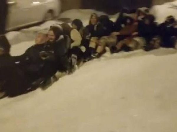 Bursa'da Kadınlar Karda Doyasıya Eğlendi