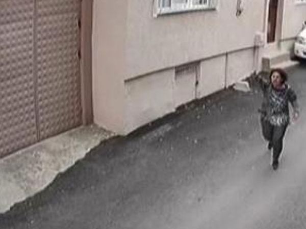 Bursa'da Kız Çocuğunu Taciz Eden Şahıs Tekme Tokat Dövüldü