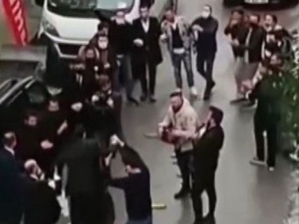 Bursa'da Mesafesiz Düğün Eğlencesine Tepki Geldi