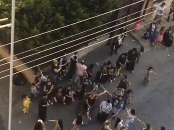Bursa'da Salgını Görmezden Gelip Hıdırellez İçin Sokağa Döküldüler