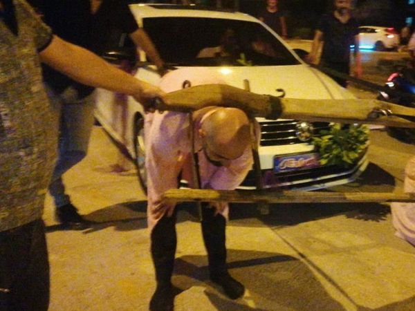 Bursa’da Tuhaf Düğün Geleneği, Damada Resmen İşkence Ettiler!