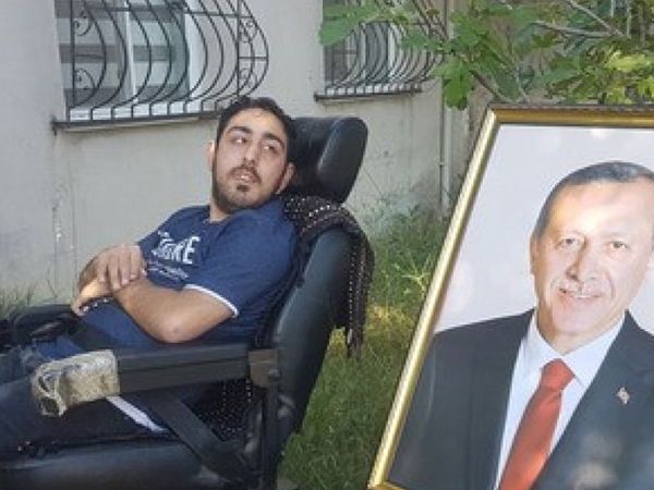 Bursa'da Yaşayan Bedensel Engelli Emir'in Cumhurbaşkanı Erdoğan ile Buluşma Hayali Gerçek Oldu!