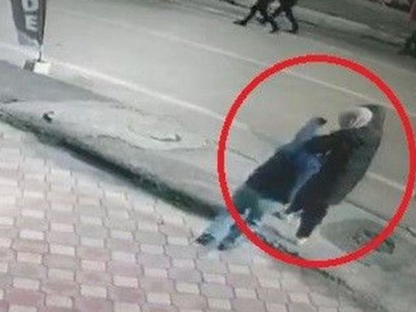 Bursa'da Yolda Yürüyen Kızın Burnu Kırıldı