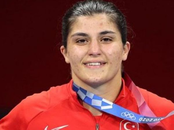 Busenaz Sürmeneli; ‘Madalyayı Cumhurbaşkanımıza Armağan Ediyorum’