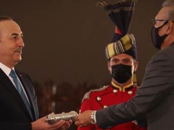 Çavuşoğlu'na Pakistan Lideri 'Hilal-e Pakistan' Takdim Etti