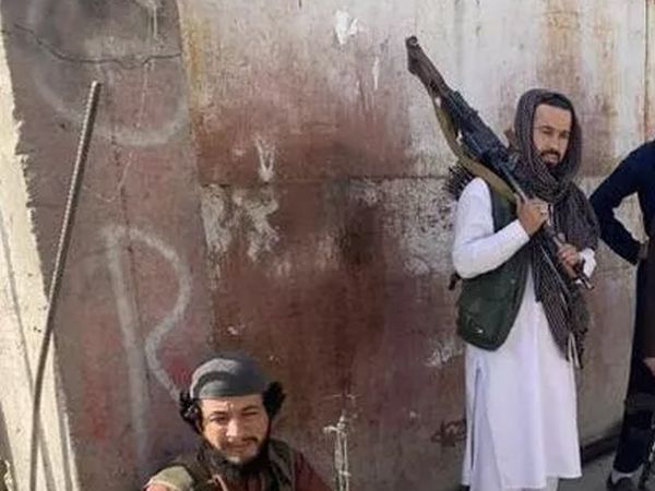 Canlı Yayında CNN International Ekibi Taliban'ın Saldırısına Uğradı