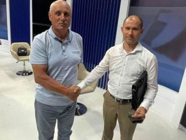 Canlı Yayında Eski Diplomatlar Birbirlerine Girdi