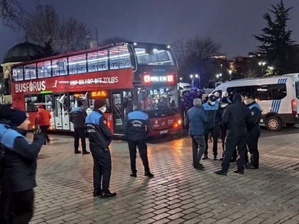 CHP'den Bir Skandal Daha: İBB'nin Otobüsünde Alkol Yasağı Çiğnendi!