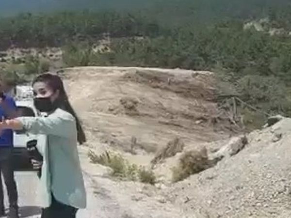 CHP’li Milletvekili Rafet Zeybek Yangın Bölgesinde Gazetecilerin Üzerine Yürüdü!