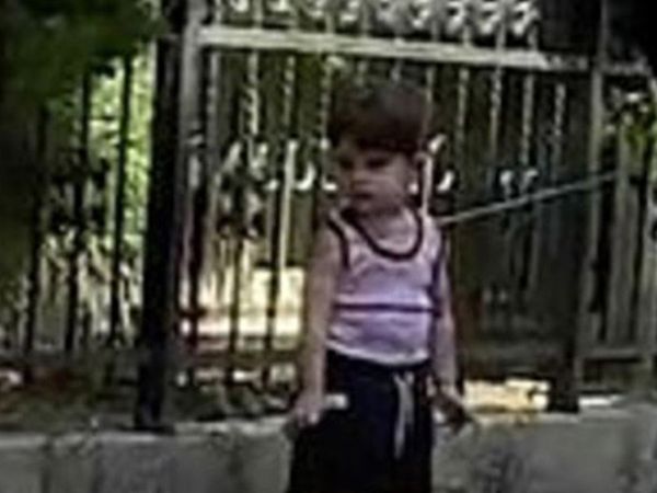 Çocuğuna İp Bağlayıp Gezdiren Anne Tepki Çekti!