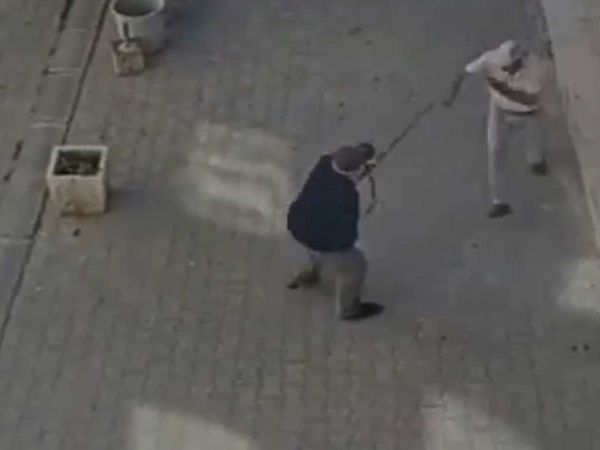 Çorum'da bir garip olay!  Akrabasının dükkanına tüfekle kurşun yağdırdı