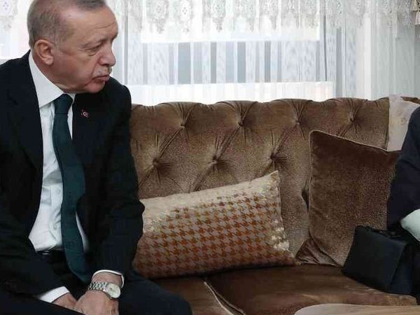 Cumhurbaşkanı Başak Cengiz'in Ailesine Taziye Ziyaretinde Bulundu