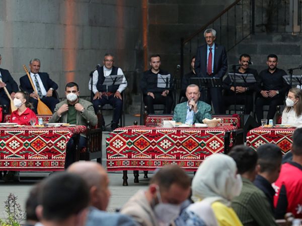 Cumhurbaşkanı Erdoğan Erzurum'da Gençlerle Bir Araya Geldi