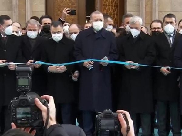 Cumhurbaşkanı Erdoğan, Gülhane Camisi’nin Açılışını Yaptı! 2 Bin Kişi Aynı Anda İbadet Edebilecek