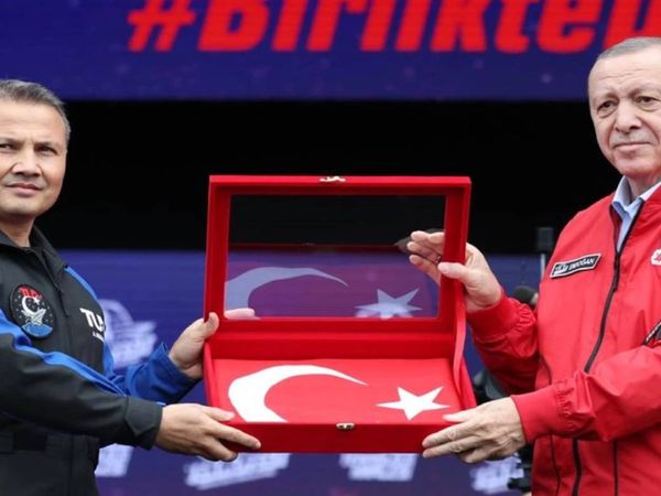 Cumhurbaşkanı Erdoğan'dan Alper Gezeravcı mesajı: Tarihi bir ana şahitlik ediyoruz