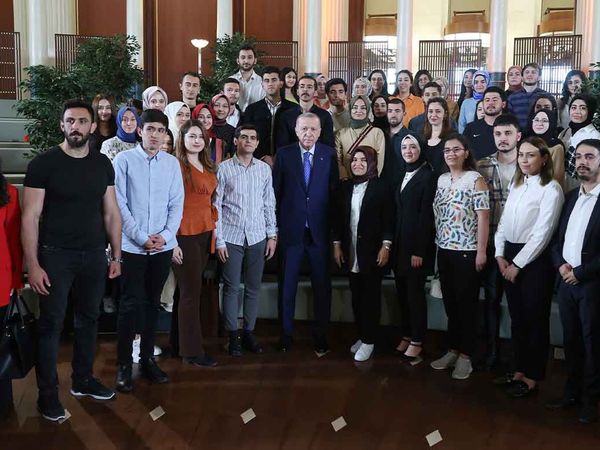 Cumhurbaşkanı Recep Tayyip Erdoğan, Cumhurbaşkanlığı Millet Kütüphanesi’nde gençlerle buluştu!