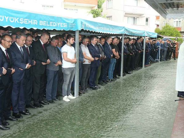 Cumhurbaşkanı Recep Tayyip Erdoğan, Niğde'de kazada hayatını kaybeden Sude Akkuş'un cenaze törenine katıldı
