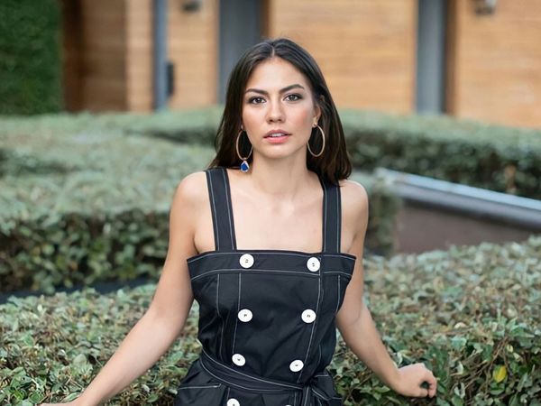 Demet Özdemir'den dudak duğa paylaşım