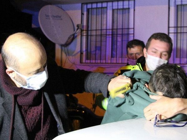 Denizli'de Hırsızın Uyurgezer Numarası Görüntülendi
