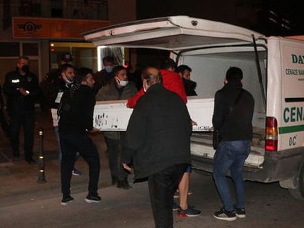 Denizli'de Kadın Cinayeti: İp Sarkıtarak Girdiği Evde Eşini Defalarca Bıçakladı!