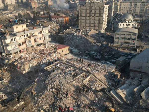 Deprem felaketinin yeni görüntüleri