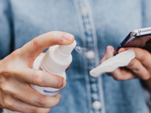 Dezenfektanlar Akıllı Telefonlara Zarar Veriyor