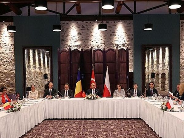 Dışişleri Bakanı Mevlüt Çavuşoğlu'nun NATO'ya terörle mücadele mesajı! 'Terörün her türü ile mücadele edilmesine yönelik