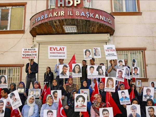 Diyarbakır'da acı bekleyiş devam ediyor! Aileler evlat nöbetinin bin 48'inci gününe girdi