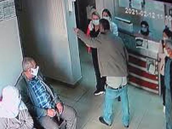 Diyarbakır'da Hastanede İğrenç Olay! Pantolonun İndirip Küfürler Yağdırdı