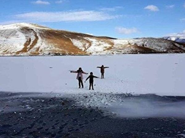 Dondurucu soğukların etkisiyle Demirözü Barajı buz tuttu